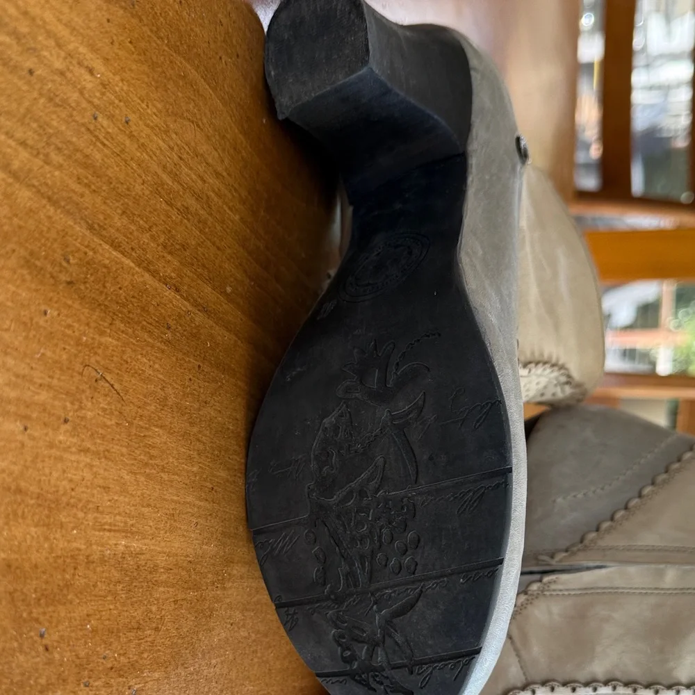 Chic Beige Leather Ankle Booties - Picture 4 of 5